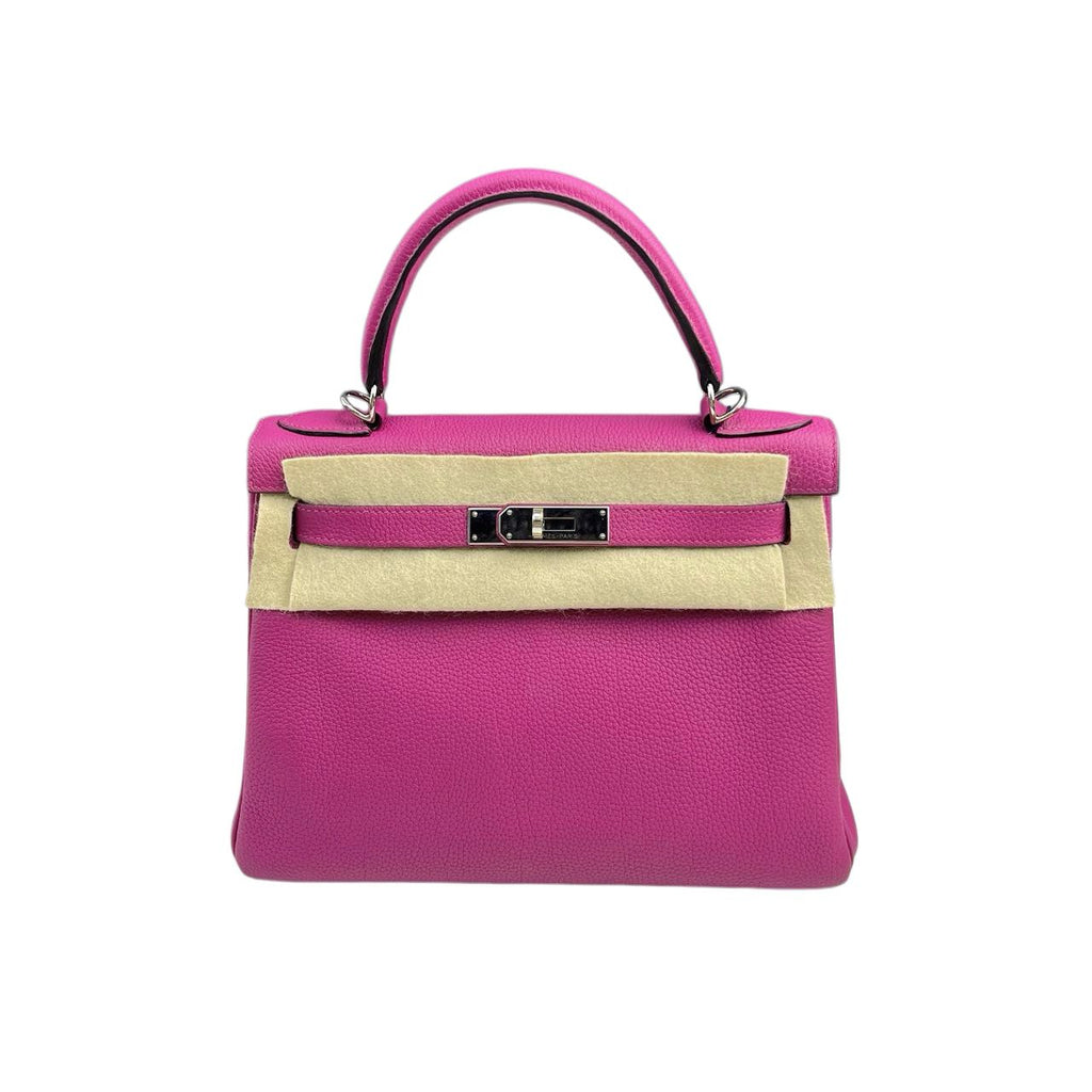 Hermès Kelly 28 – Magnolia Pink, Togo Leather, Silver Hardware (Stamp C)