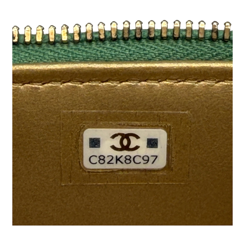 Chanel Pearl Crush Mini Vanity Case In Green Quilted Lambskin With Gold Hardware